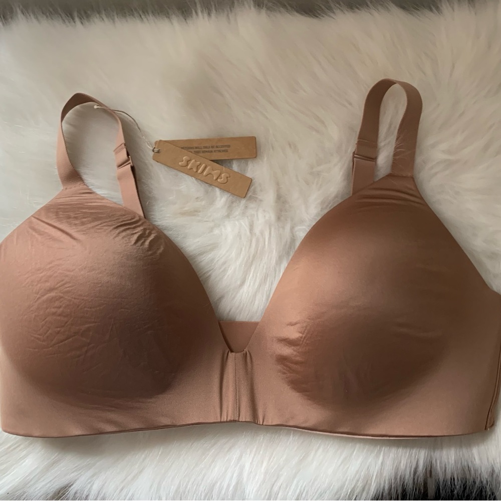 SKIMS Wireless Form Push Up Plunge Bra 42D (BR-WRL-1889)